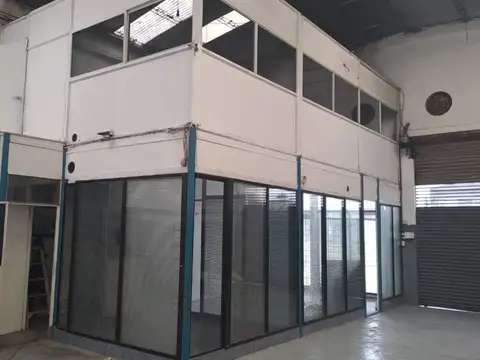 Alquiler Galpon 330m2 Campagnat y Bolivar