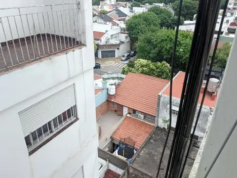 Devoto alquilo: 2 amb. Muy lum.  Cocina y Baño completos. Contrato por 1 año.-