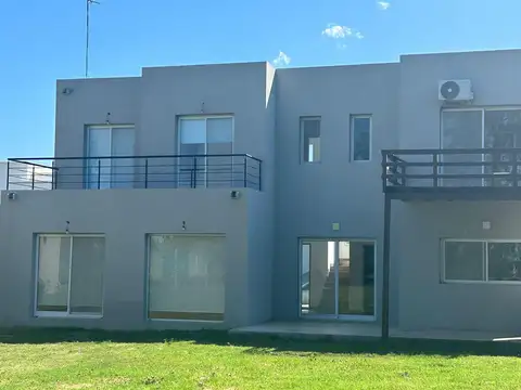 Casa en VENTA  SAN MATIAS 5 AMBIENTES LUMINOSA Y  AMPLIO LOTE