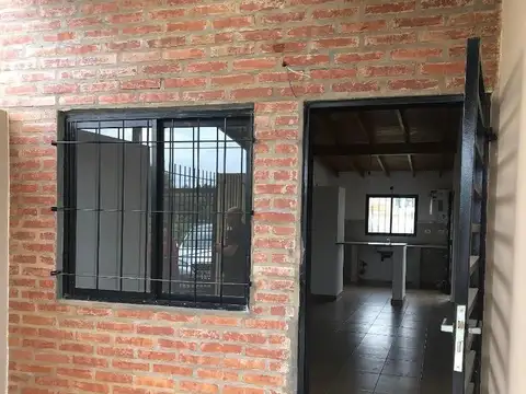 Casa 3 ambientes con 1 baño