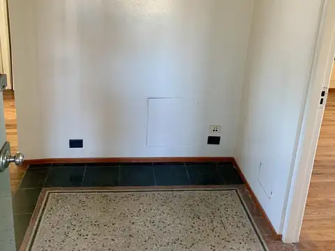 Oficina en Alquiler , 3 Despachos, Doble entrada x 25 de Mayo y Paseo  Colón
