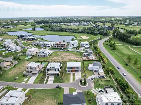 Muy linda casa en venta en La Calesa, Pilará