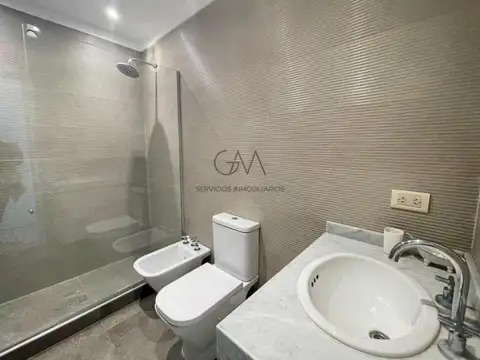 Casa 6 ambientes con 4 baños