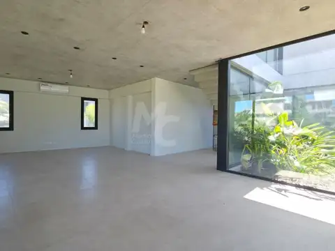 Casa 6 ambientes con 4 baños
