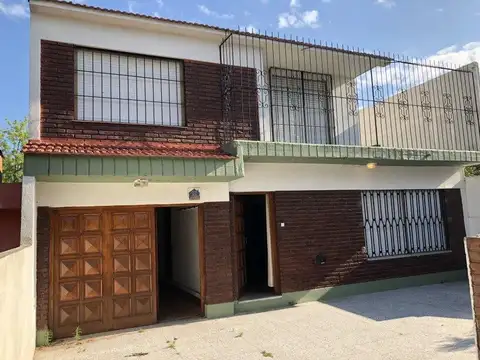 CASA DE 4 AMBIENTES - IDEAL PARA VIVIENDA PERMANENTE!!!