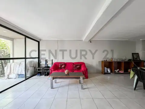 Casa 5 ambientes con 1 baño
