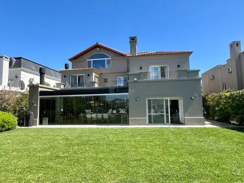 Casa en Venta en Santa Barbara, USD 1.800.000