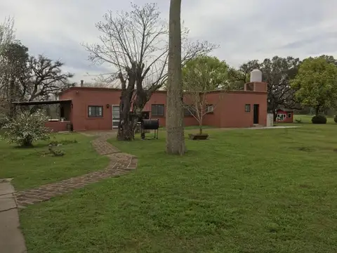 Casa quinta sobre fracción de 1,4 Ha