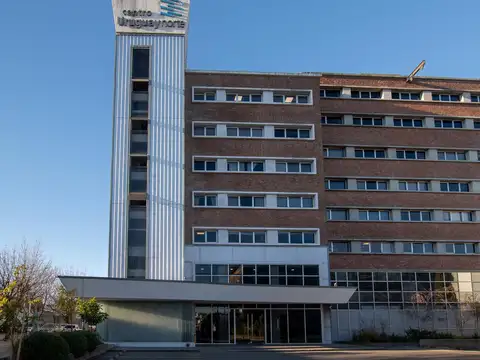 Oficina en Centro Uruguay Norte con 9 cocheras