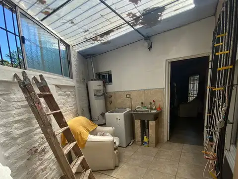 CASA QUINTA EN VENTA EN FRANCISCO ALVAREZ 4 AMBIENTES COCHERA SEMI CUBIERTA PISCINA QUINCHO