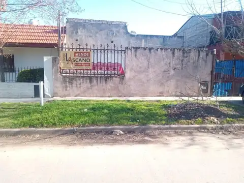 Casa sobre barrio Los Álamos