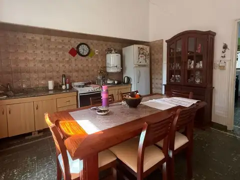 Casa en Venta con 3 cocheras