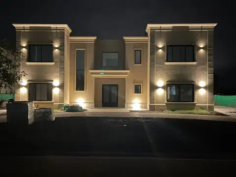 Casa en Alquiler de 4 dormitorios