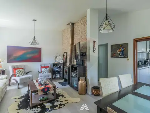 Casa en Venta con 2 cocheras