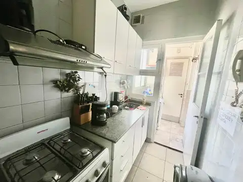 Departamento 3 Ambientes con Dependencia en Venta a Tres Cuadras de Facultad de Medicina - Recoleta