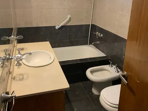 Departamento 6 ambientes con 3 baños