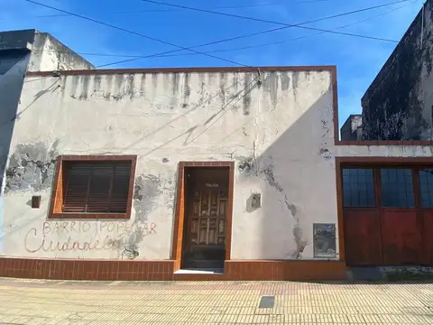 VENTA DE TERRENO CON CASA A DEMOLER-M. LILLO 461