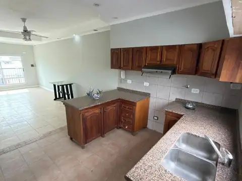 Flora 1100, Piso 1°