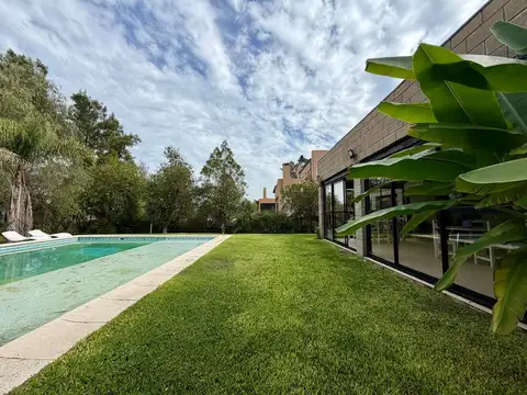 Casa en venta en Barrio CUBE | 5 ambientes | APTA CREDITO HIPOTECARIO - ID 5703
