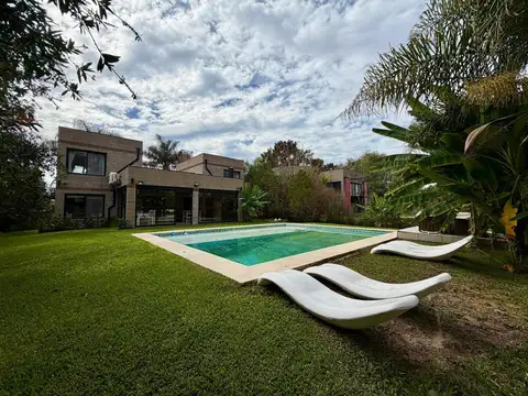 Casa en venta en Barrio CUBE | 5 ambientes | APTA CREDITO HIPOTECARIO - ID 5703