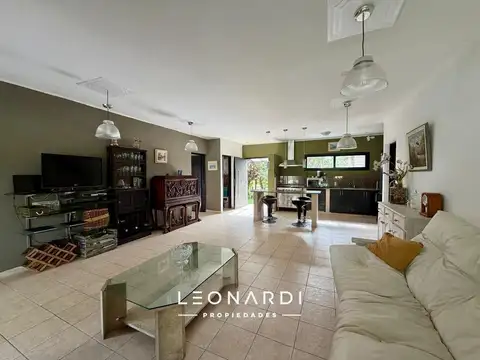 Casa 5 ambientes con 3 baños