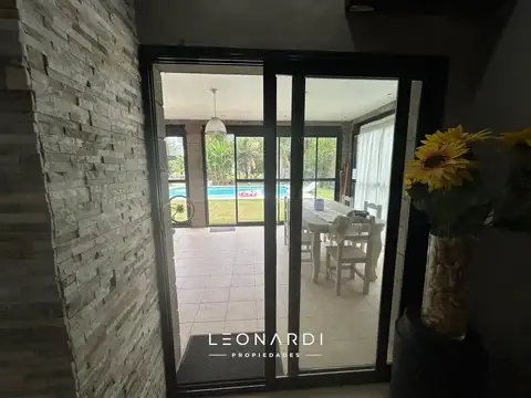 Casa en Venta con 2 cocheras