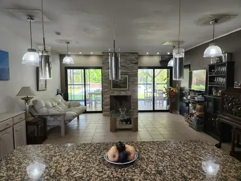 Casa 5 ambientes con 3 baños