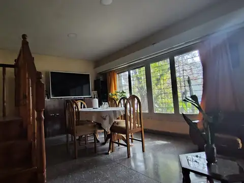 CASA EN BELLA VISTA CON DEPARTAMENTO INDEPENDIENTE, TERRAZA Y GARAJE