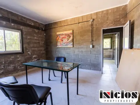 Local: Lebensohn N° 1335 E/ Brown y Av Colon - El Silvio - Ac54