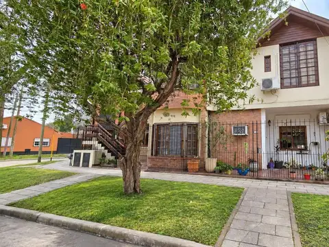 Depto Tipo Casa en Venta con 1 cocheras