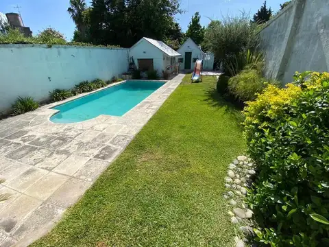 CASA 5 AMBIENTES PISCINA COCHERAS ESCUCHA OFERTA