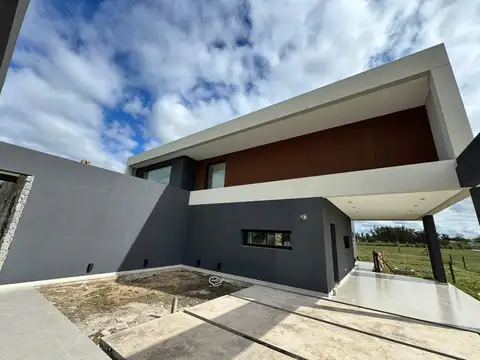 VENTA CASA CON VISTA A LA LAGUNA SAN ELISEO GOLF