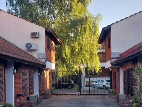 DUPLEX DOS AMBIENTES Y MEDIO CON COCHERA 