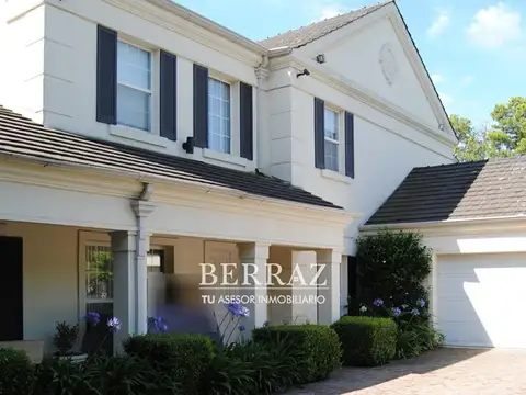 Casa en Venta con 3 cocheras