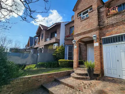 Casa en Venta - Lomas de San Isidro