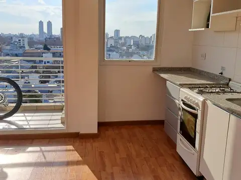 Excelente monoambiente con balcón al frente Caballito
