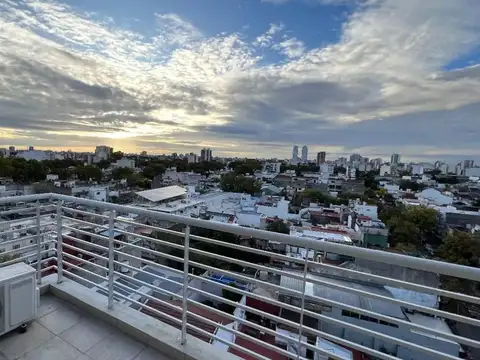 Excelente monoambiente con balcón al frente Caballito