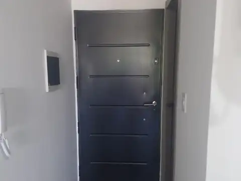 ALQ. MONOAMBIENTE CON COCHERA Y TERRAZA * BANFIELD*