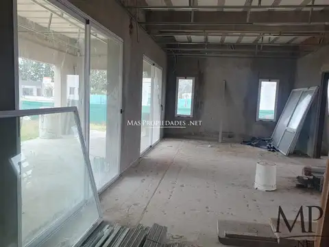 Casa 4 ambientes con 3 baños