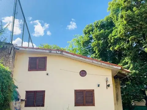 Casa en Venta con 3 cocheras
