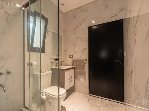 Casa en Venta con 4 cocheras