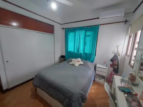 Casa en Alquiler con 2 cocheras