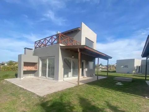 Venta Complejo de 4 cabañas a estrenar en Mar de Cobo, Parque Lago