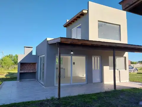 Venta Complejo de 4 cabañas a estrenar en Mar de Cobo, Parque Lago