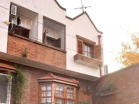 Casa en Venta con 2 cocheras