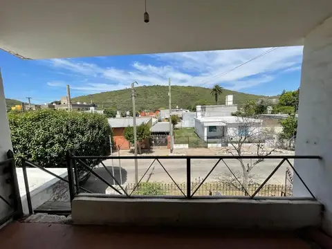 Casa 7 ambientes con 2 baños
