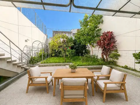 VENTA Casa única 7 amb con cochera y amplio jardín