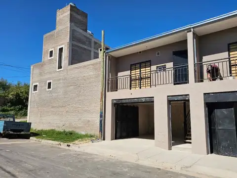 Casa de dos dormitorios + cochera cubierta -  A estrenar, financiada en 50 meses  