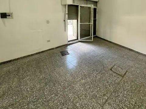 Local en Alquiler en Gregorio De Laferrere, $ 420.000