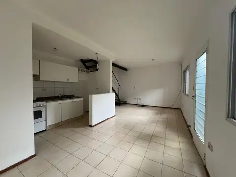 Depto Tipo Casa 3 ambientes con 1 baño